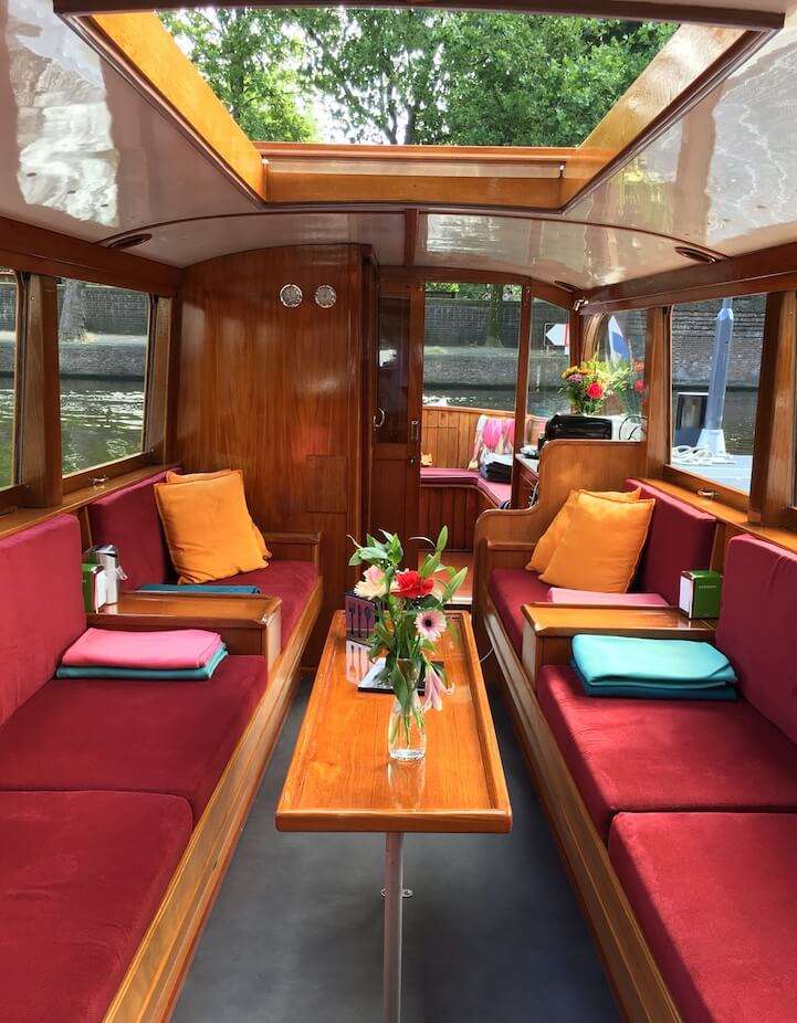 Covered Saloon boat Amsterdam Jonckvrouw.jpg