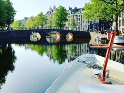 Early morning cruise