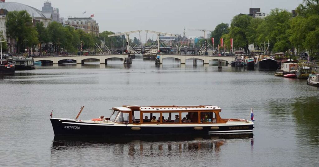 Canal cruises Amsterdam by Captain Dave